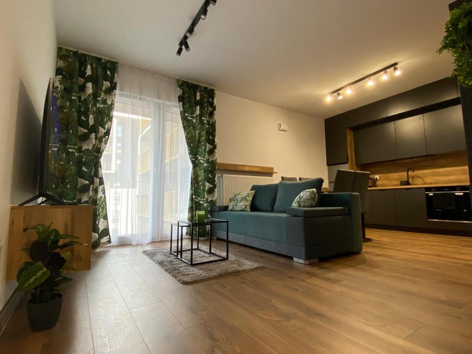Apartament Em *