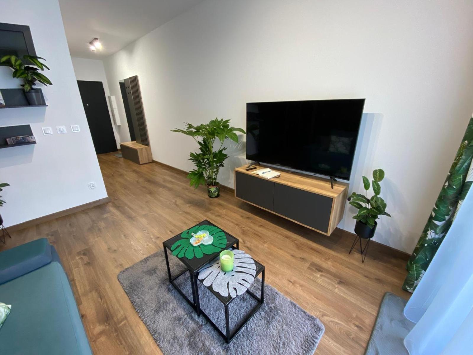 Apartment Em *